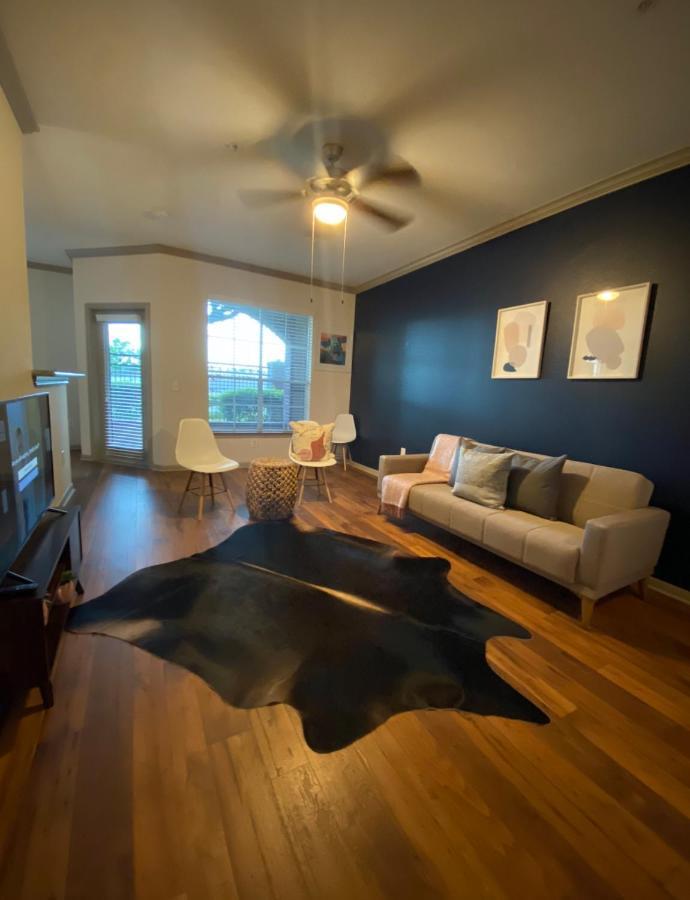 Bright & Modern Galleria Suite! 5 Star Location, Self Check In & Free Parking هيوستن المظهر الخارجي الصورة